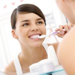 Quelle: © Pressmaster - Brushing teeth - Item ID: 368821 - http://photodune.net/